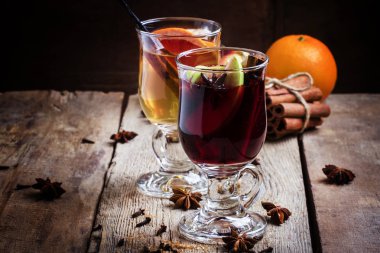 Sıcak mulled şarap kırmızı ve kuru beyaz şarap