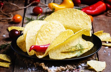 Taco plaka üzerinde. Antika ahşap arka plan 