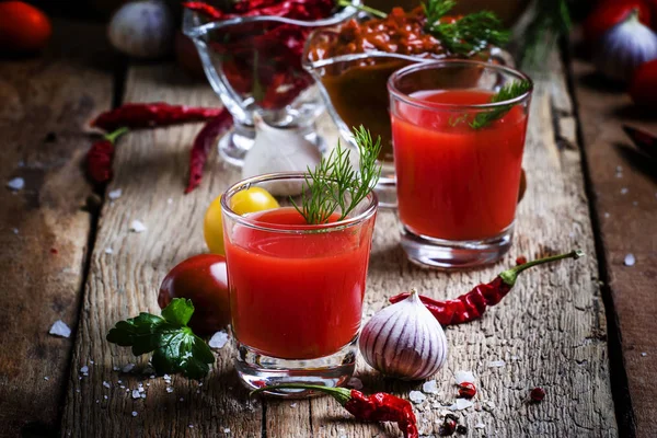 香辣番茄汁，蔬菜 — 图库照片