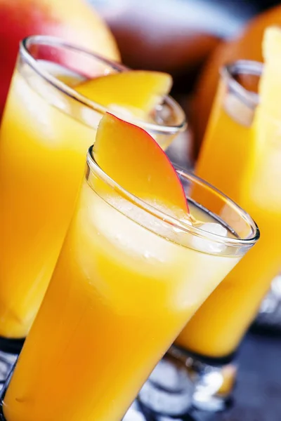 Mangue et liqueur d'orange avec glace — Photo