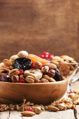 Sağlıklı gıda: fındık ve kuru meyve