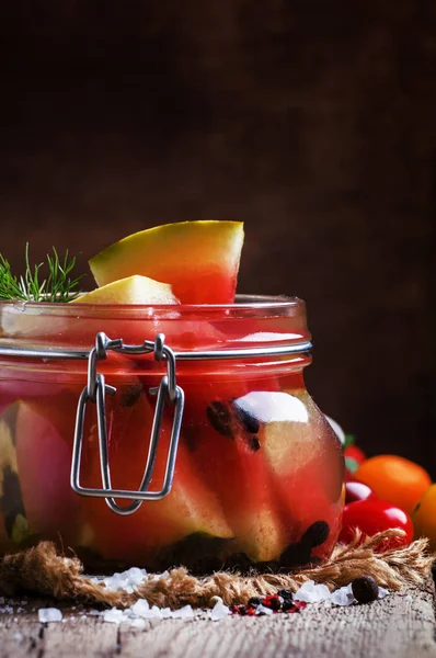 Gezouten watermeloen, rustieke stijl — Stockfoto