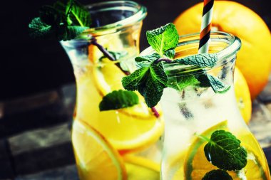Portakal soda su buz ve meyve