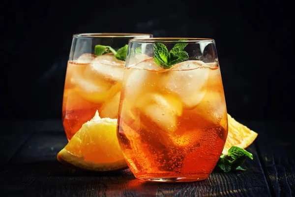 Aperol spritz鸡尾酒 — 图库照片