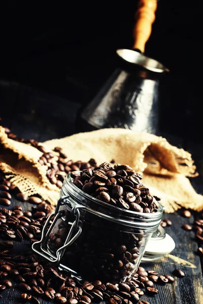 杯子里的咖啡豆 — 图库照片