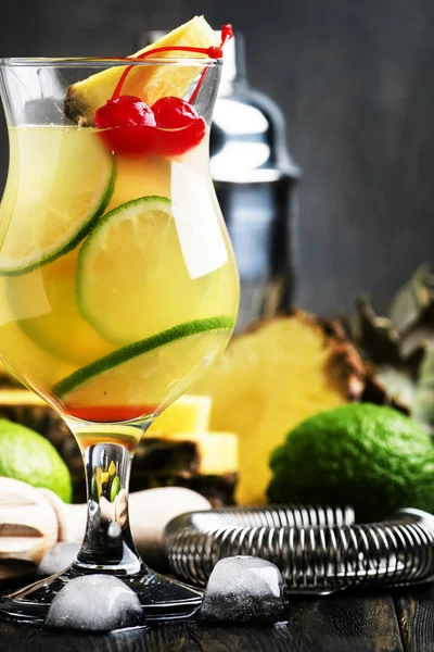 Alcoholic cocktail pisco punch — Stock Photo, Image