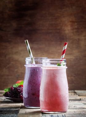 Smoothies böğürtlen ve çilek