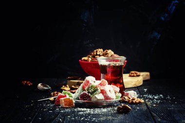 Fındık ve siyah çay ile oryantal tatlılar