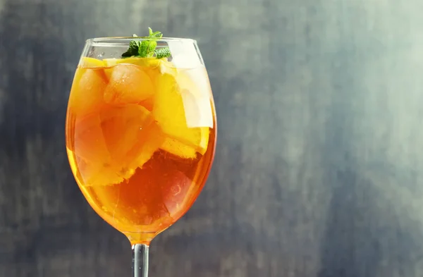 Alcohol cocktail with orange juice — Stock Photo, Image