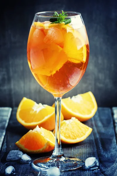 Alkohol koktejl s pomerančovým džusem — Stock fotografie