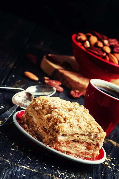 Puff cake with custard — Stock Photo, Image