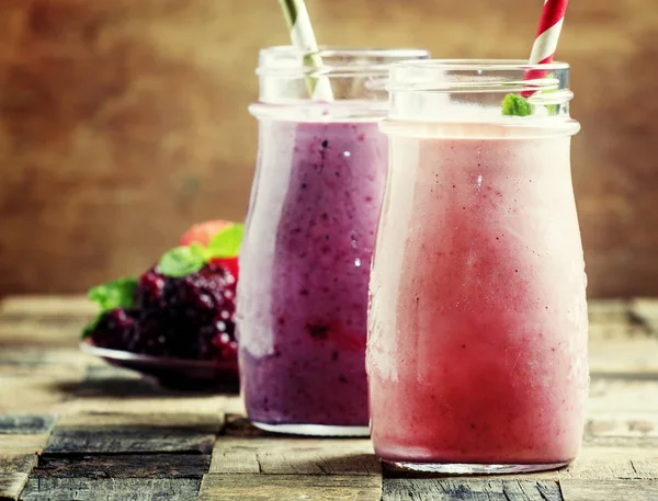 Smoothies από βατόμουρα και φράουλες — Φωτογραφία Αρχείου