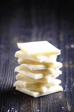 beyaz çikolata parçaları
