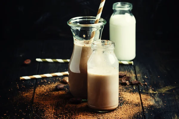 Schokoladenmilch in Flaschen — Stockfoto