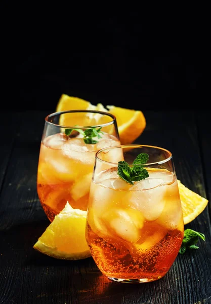 Italiensk cocktail med aperitif - Stock-foto