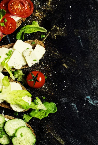 Bruschetta with vegetables, cheese and lettuce — Stock Photo, Image