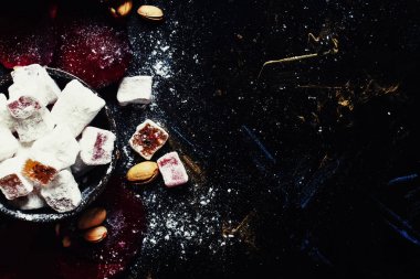 Pudra şekeri ile Doğu tatlılar