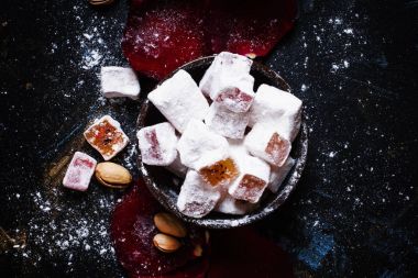 Pudra şekeri ile Doğu tatlılar