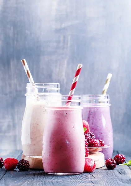 Selection of pink berry smoothies and milkshakes — Stock Photo, Image