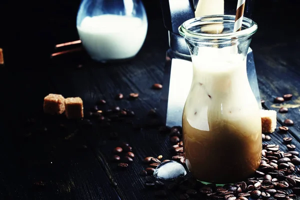 Café negro con hielo y leche — Foto de Stock