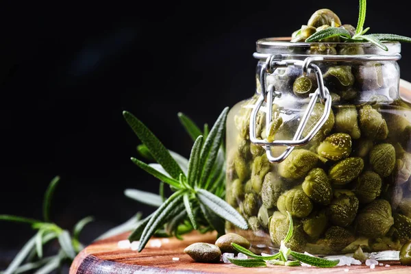 Capers with vinegar, salt and rosemary — Stock Photo, Image