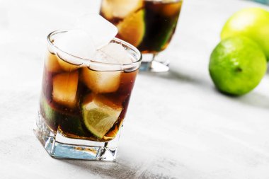 Kola alkollü kokteyl 