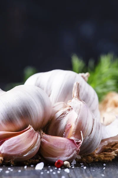 Vitlök, rustik stil — Stockfoto