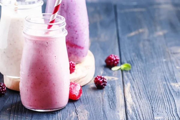 Berry smoothies με γιαούρτι — Φωτογραφία Αρχείου