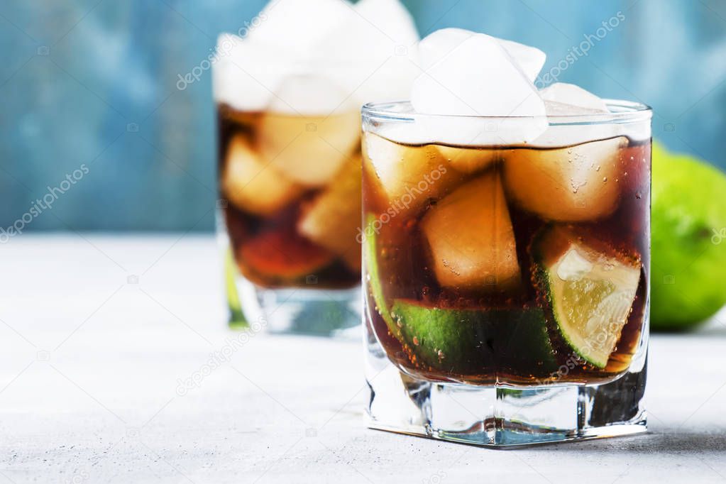 Alcoholic cocktail with cola 