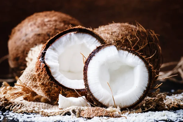 Свежий кокос, избирательный фокус — стоковое фото