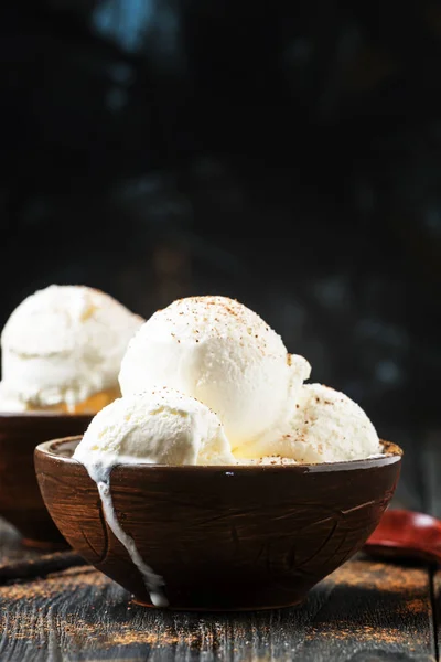 Vanilla ice cream balls — Stock Photo, Image