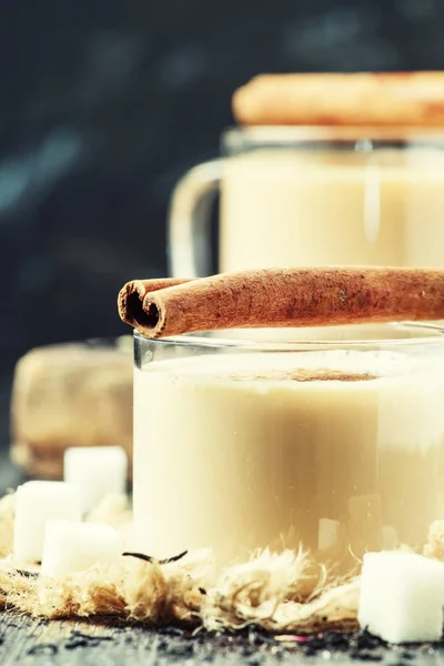 Tradiční čaj s mlékem — Stock fotografie
