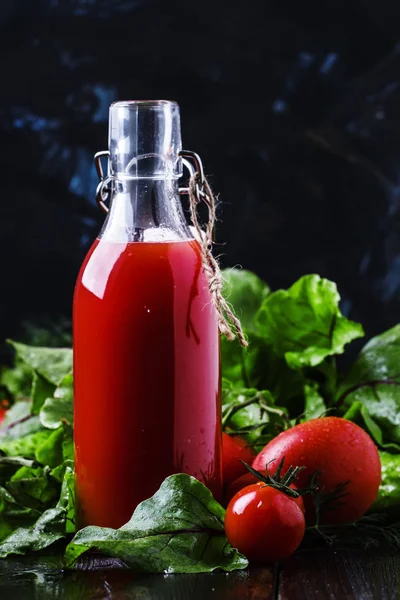 Овощной сок из помидоров — стоковое фото