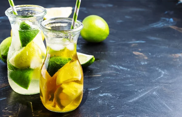 Zitruseistee in Flaschen — Stockfoto