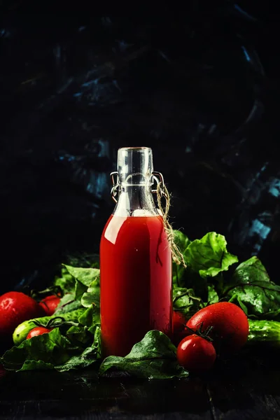 Färskpressad grönsaksjuice — Stockfoto