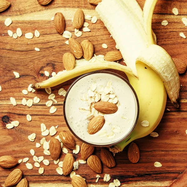 Banan smoothie med havregryn och mandel — Stockfoto