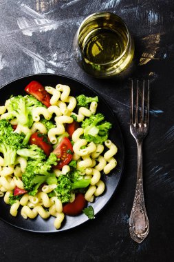 Pişmiş vejetaryen makarna 