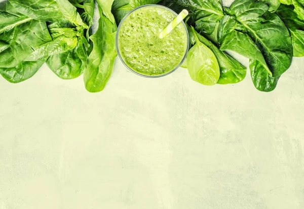 Cocktail de espinafre e legumes e frutas verdes — Fotografia de Stock