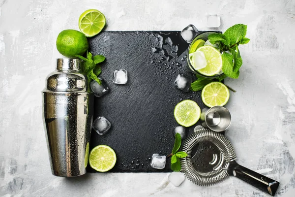 Ingredients for making alcoholic summer cocktail — Stock Photo, Image