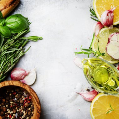  Baharatlar, otlar, zeytin yağı ve baharatlar