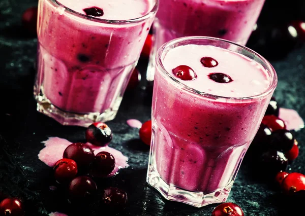 Berry pembe smoothies Frenk üzümü ve kızılcık