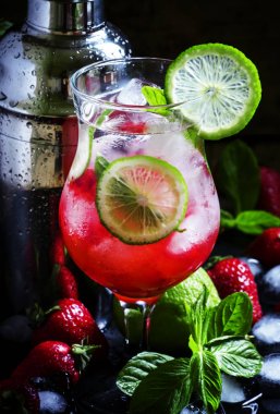 çilek ve kireç kokteyl