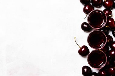 Ev yapımı vişne likörü