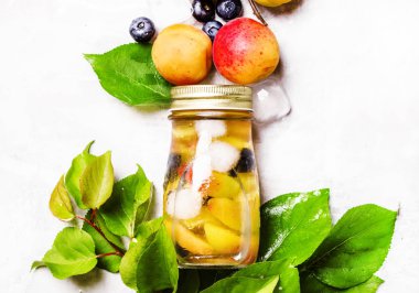 Buzlu meyve soğuk çay 