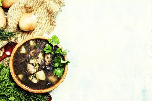 Pilzsuppe mit Fleisch und Kartoffeln — Stockfoto