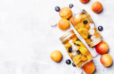 Yaz meyve kayısı ile iç