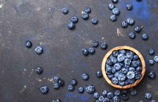 Blueberries in a wooden bowl — Stock Photo, Image