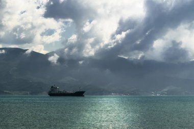 Karadeniz kargo gemisiyle 