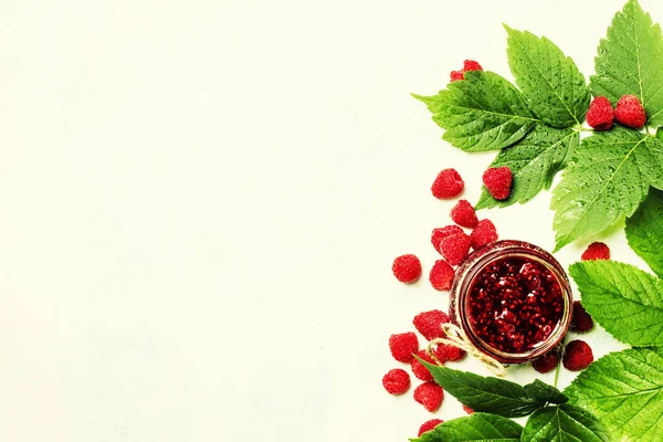 Raspberry confiture and raspberries with leaves — Stock Photo, Image