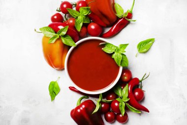 Yaz soğuk domates çorbası 